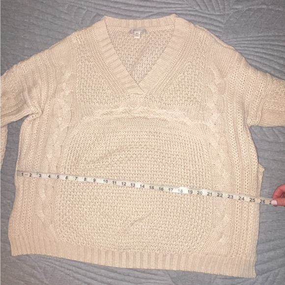 Cozy Casual Cable Knit Oversized V-Neck Sweater - Picture 8 of 8